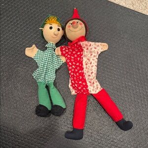 VIntage hand puppets. As is no idea how old they are